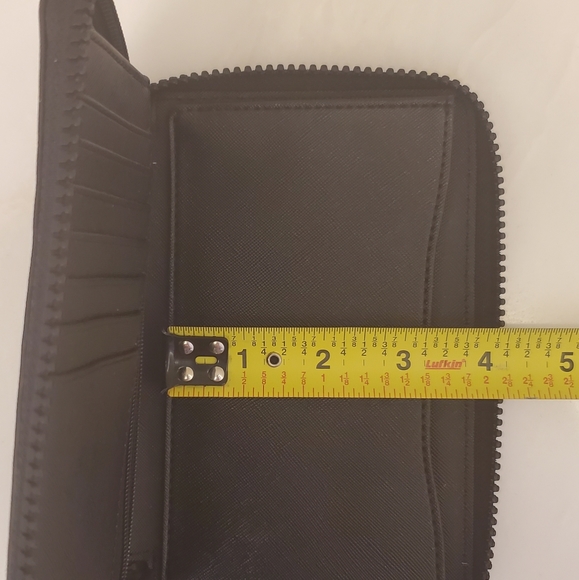 Marc Jacobs Cell Phone Wallet - Picture 9 of 9